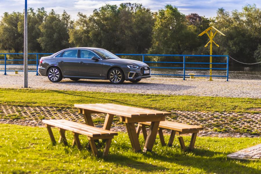  Audi A4 40 TDI Quattro S-Line (B9) 2019 года  (WW) (фото 8 из 27)